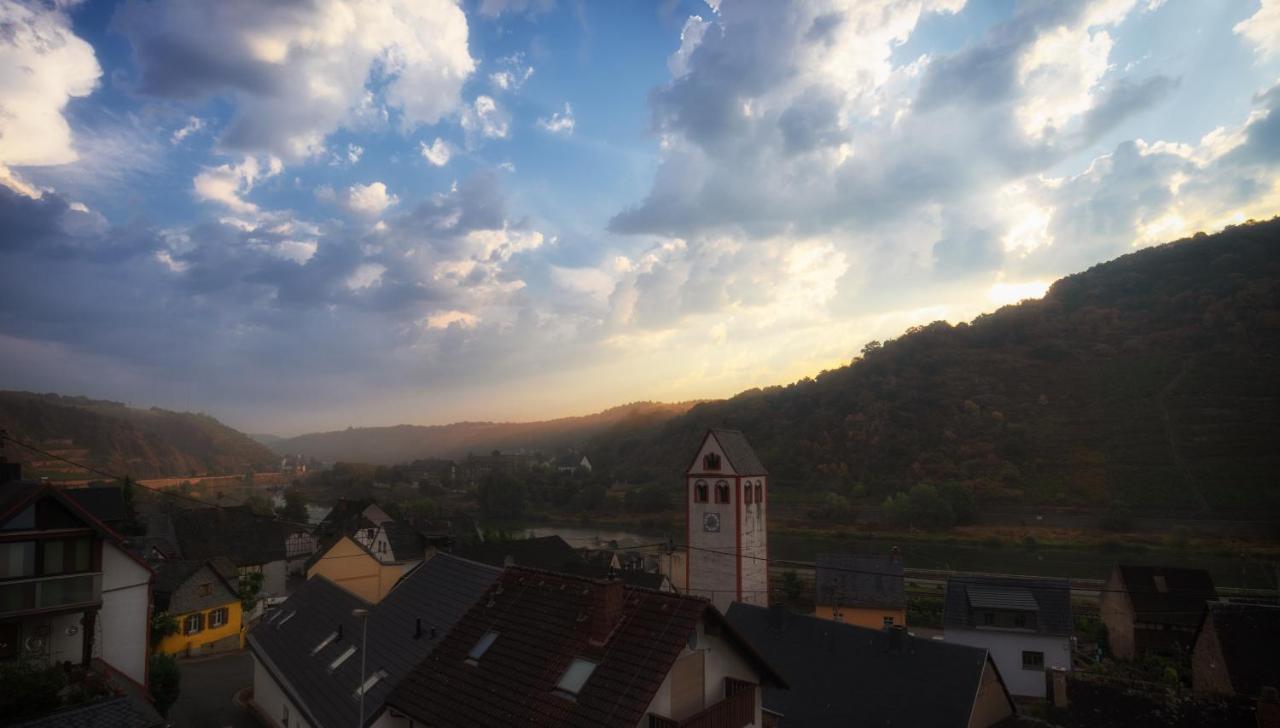 Ferienwohnungen Haus Am Wuerzlaysteig Lehmen Exterior foto