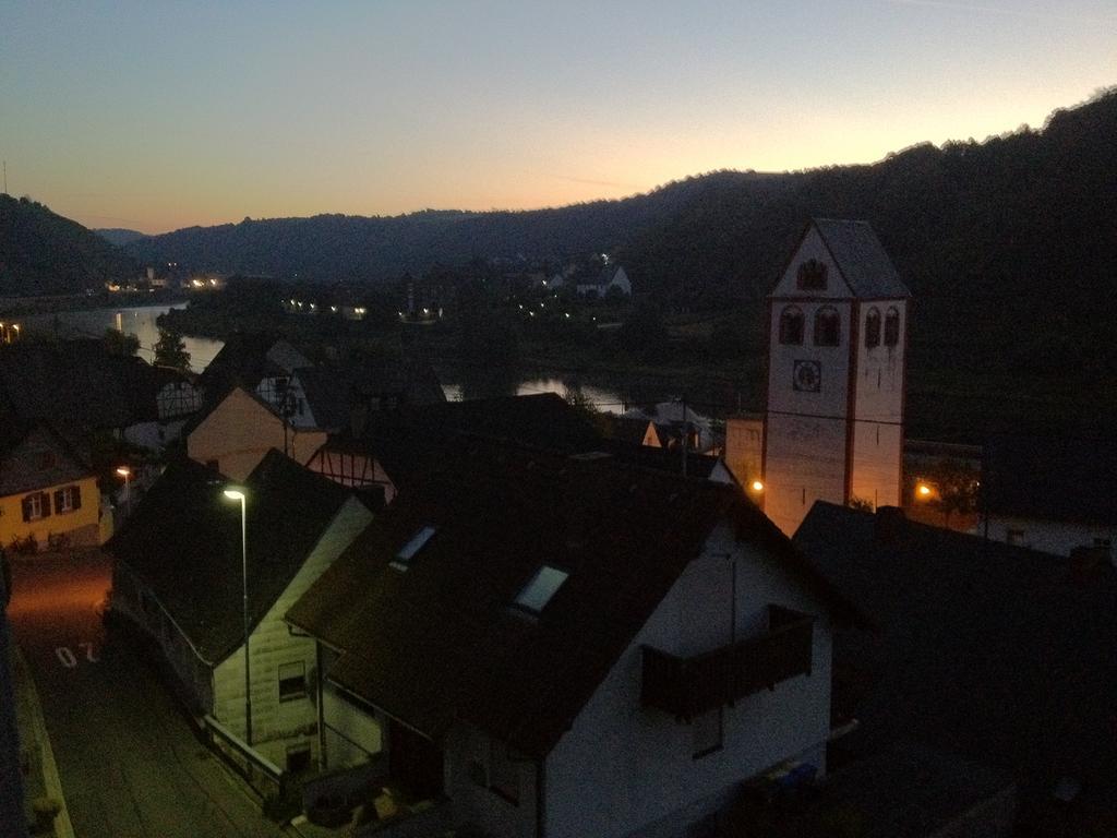 Ferienwohnungen Haus Am Wuerzlaysteig Lehmen Exterior foto