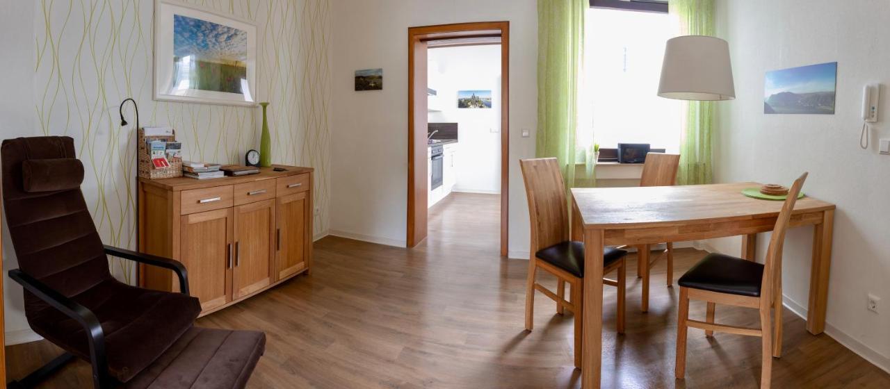 Ferienwohnungen Haus Am Wuerzlaysteig Lehmen Exterior foto